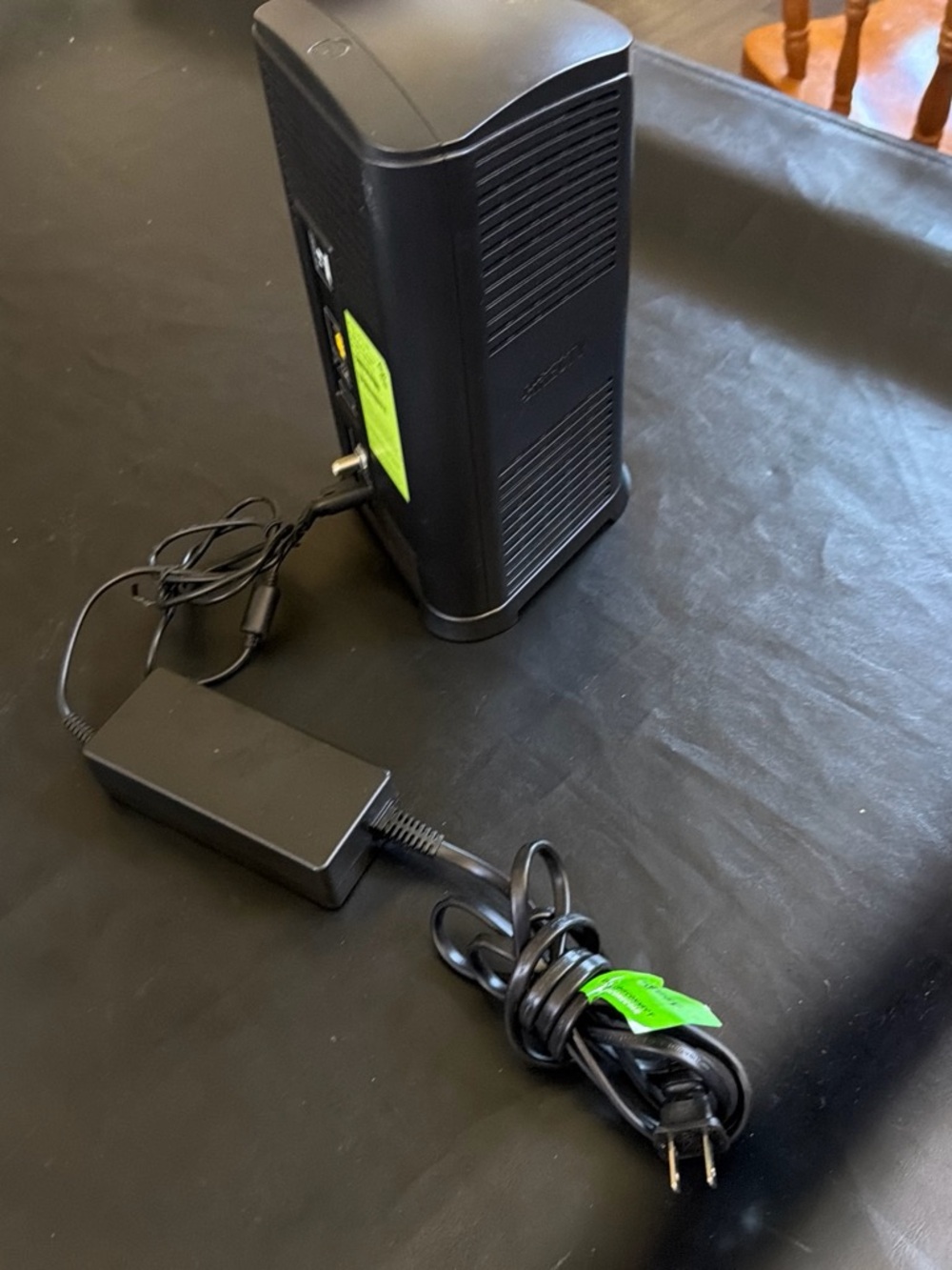 NETGEAR Black Vertical Wireless Router with Power Adapter - Picture 2 of 7